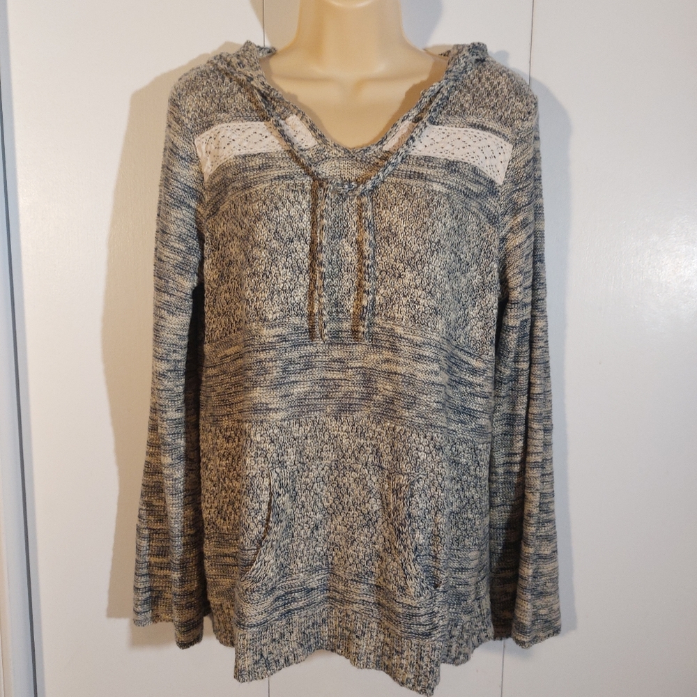 Woman's long sleeve sweater